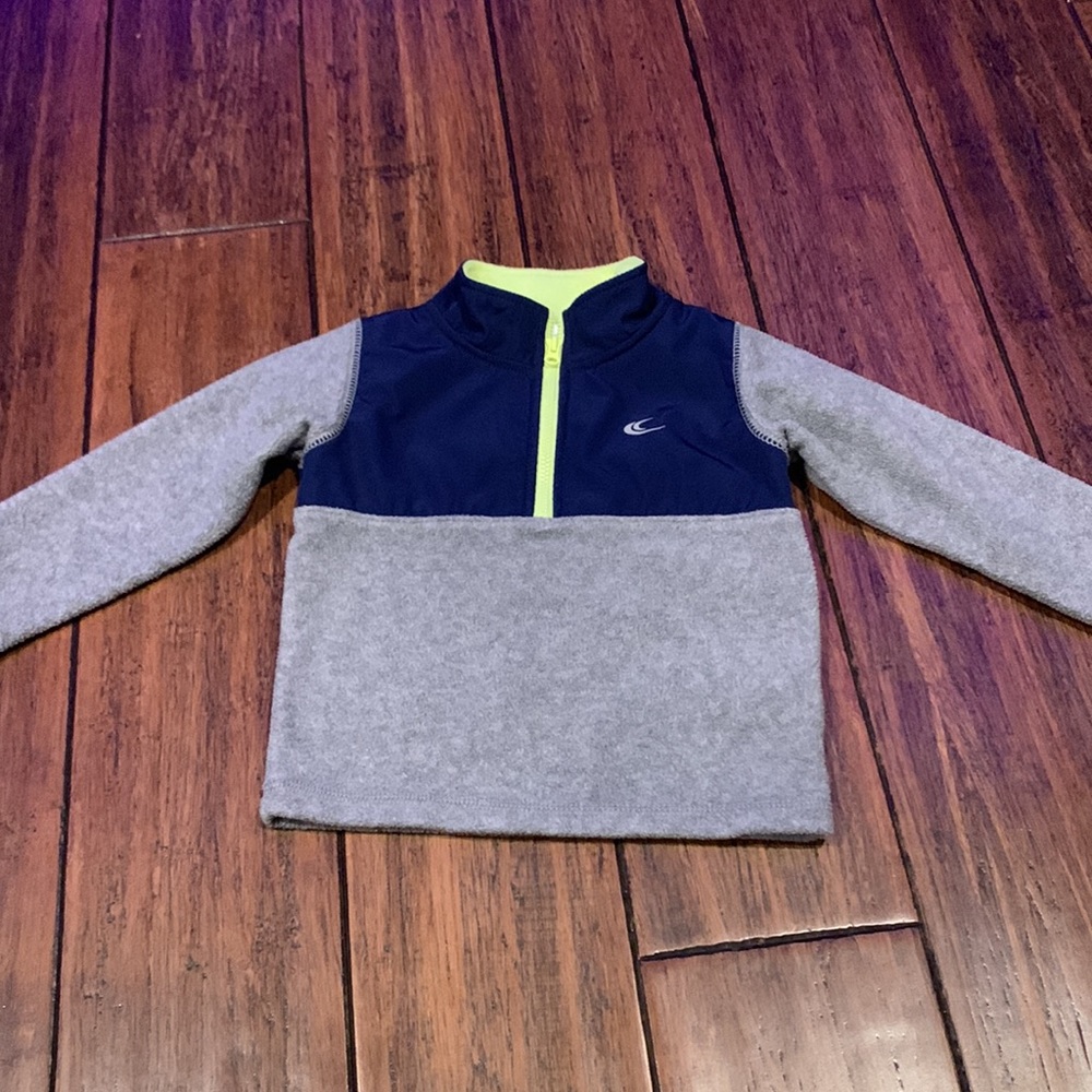 2 sweat shirts - Picture 2 of 6